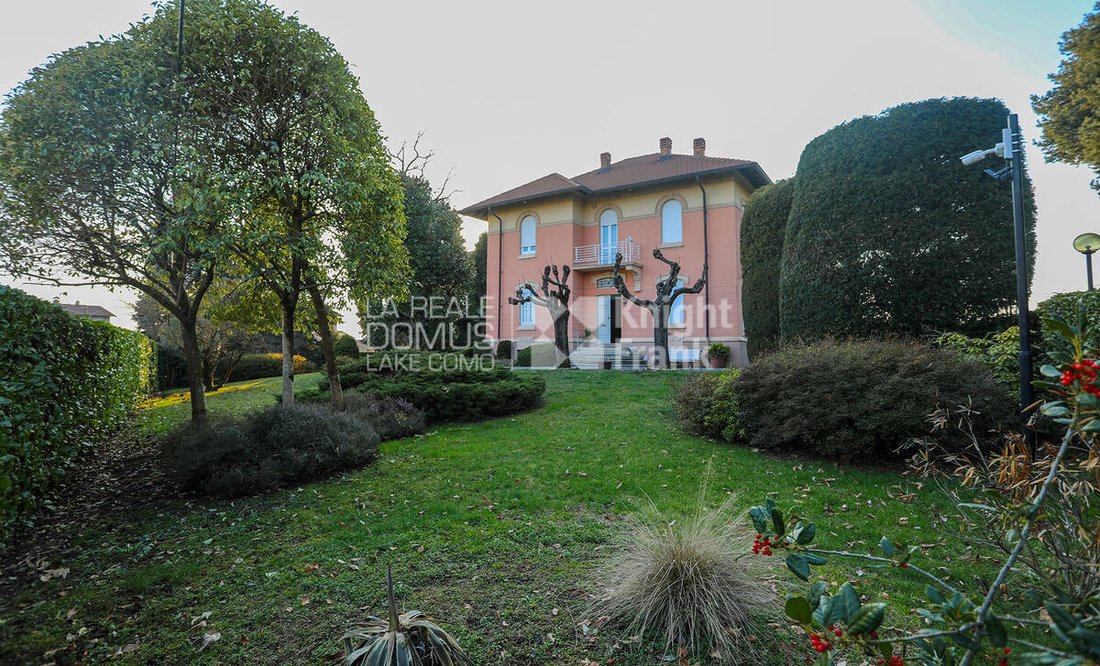 Villa in Valmorea, Lombardy, Italy 1 - 16771256