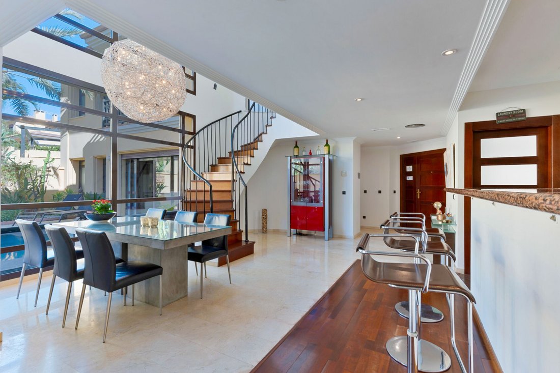 Villa in Puerto Banús, Marbella, Spanien 5 - 16774393