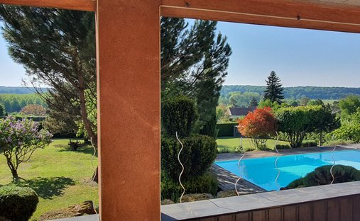 Castle for Sale in Vesoul, Bourgogne-Franche-Comté, France