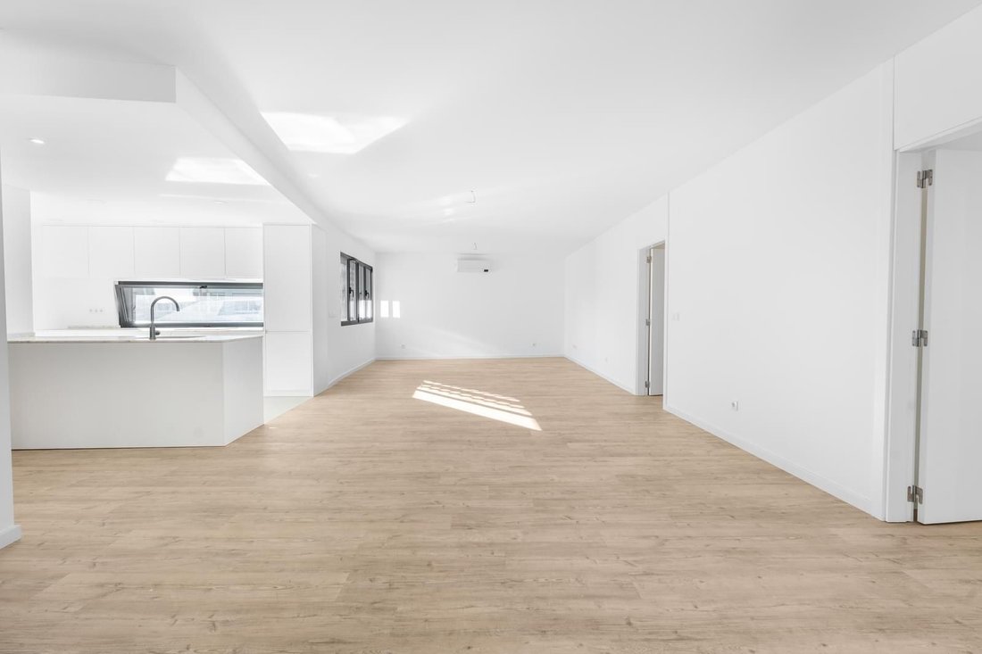 Apartment in Odivelas, Lisbon, Portugal 4 - 16775798