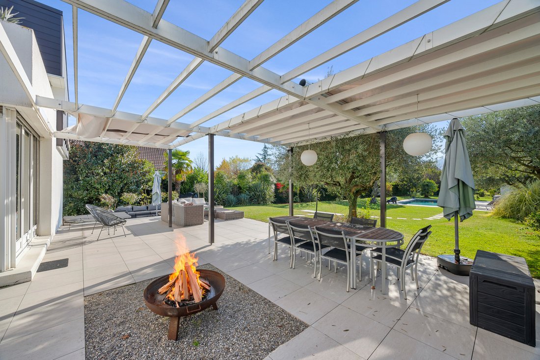 Architect Designed Villa In The Geneva Countryside, Left Bank