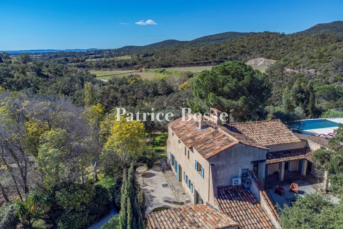 House in Hyeres, Provence-Alpes-Côte d'Azur, France 1 - 14834064