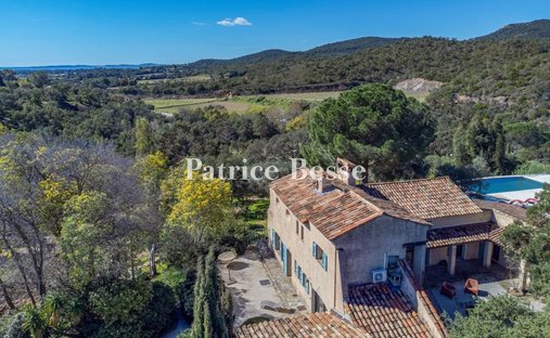 House in Hyeres, Provence-Alpes-Côte d'Azur, France 1