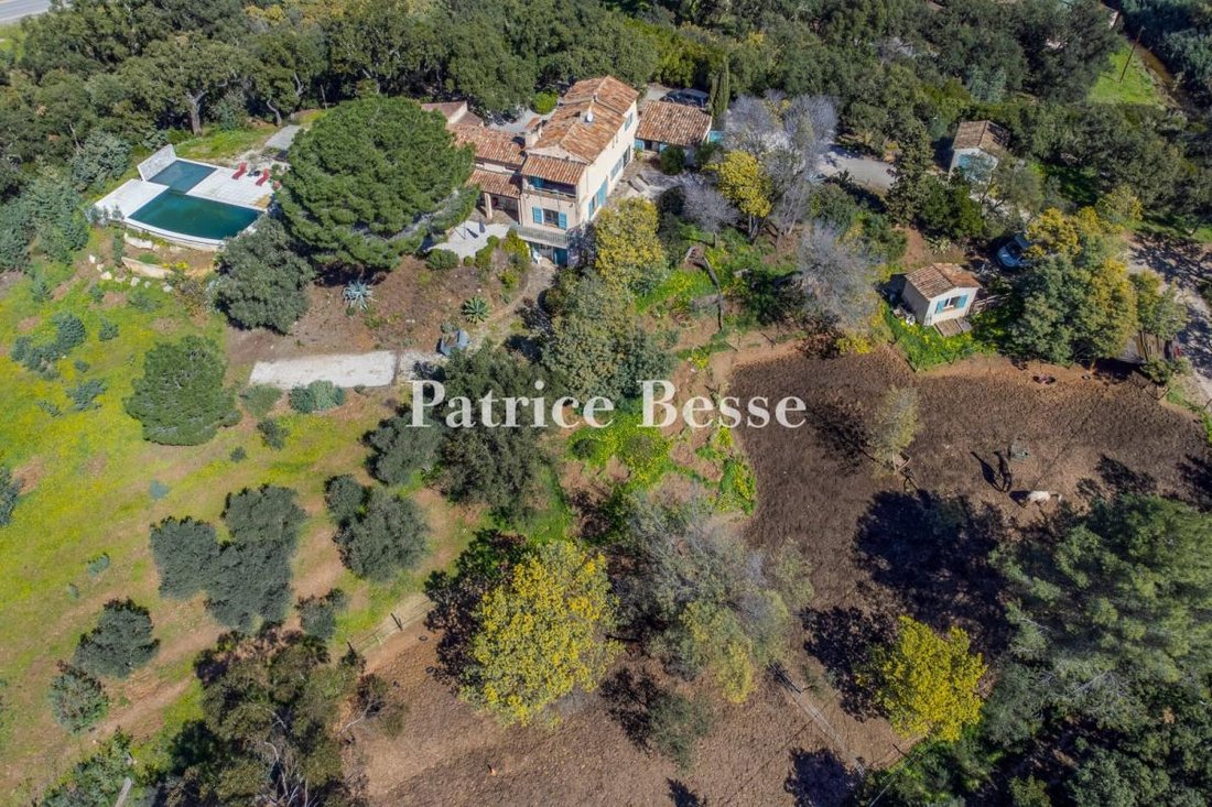 House in Hyeres, Provence-Alpes-Côte d'Azur, France 2 - 14834064