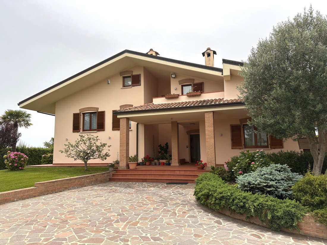 Villa in Giulianova, Abruzzo, Italy 1 - 16775029
