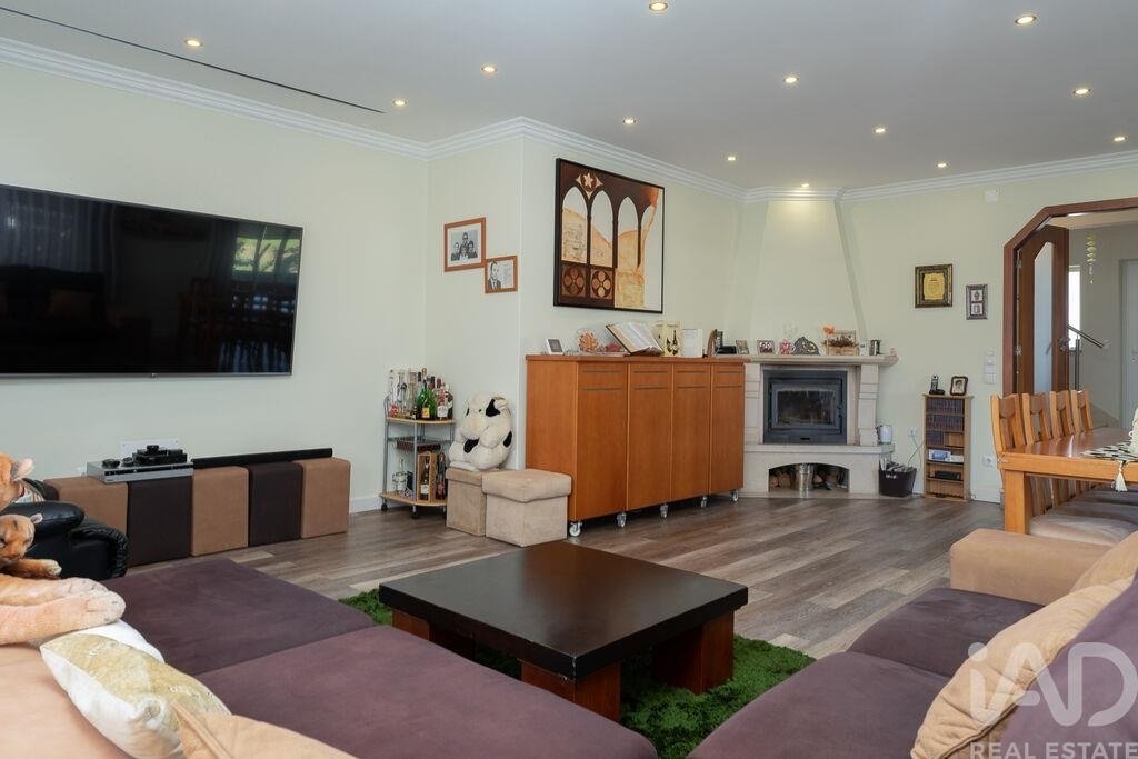 Townhouse in Santo Onofre e Serra do Bouro, Leiria District, Portugal 4 - 12742630