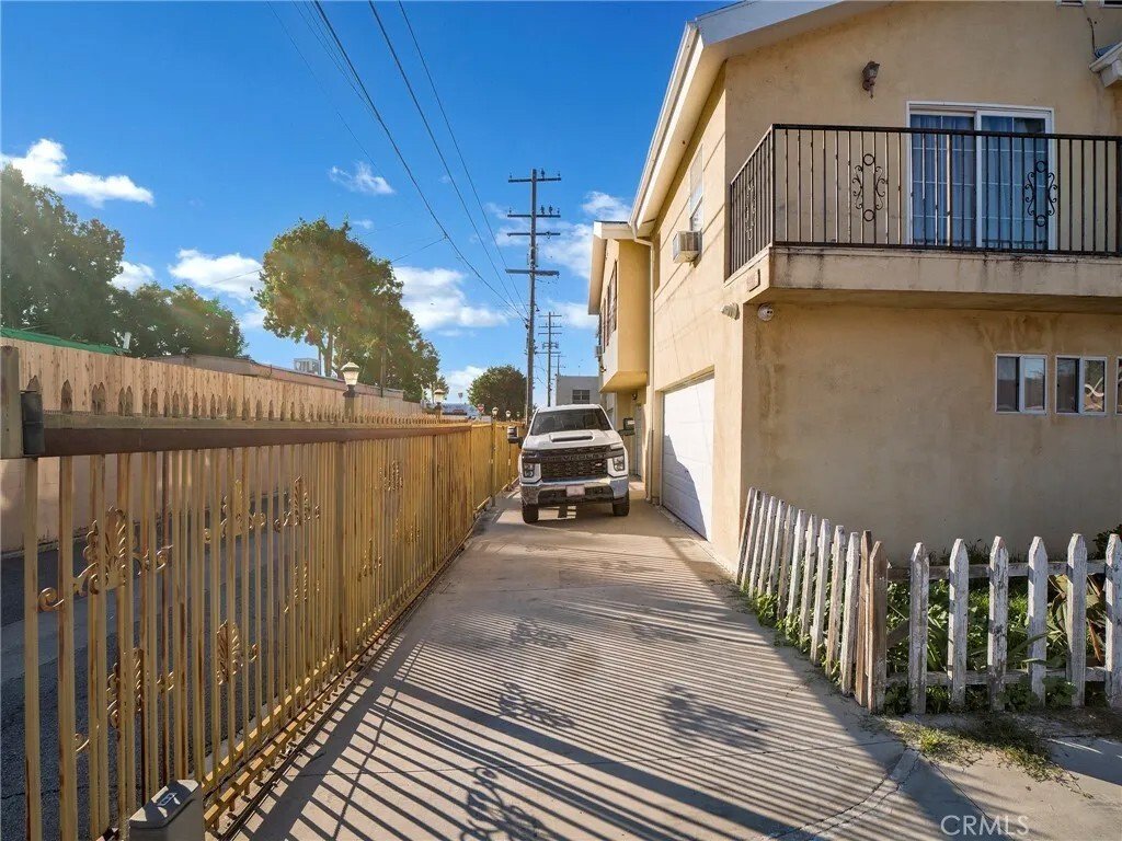 Bell, California, United States 3 - 16775076