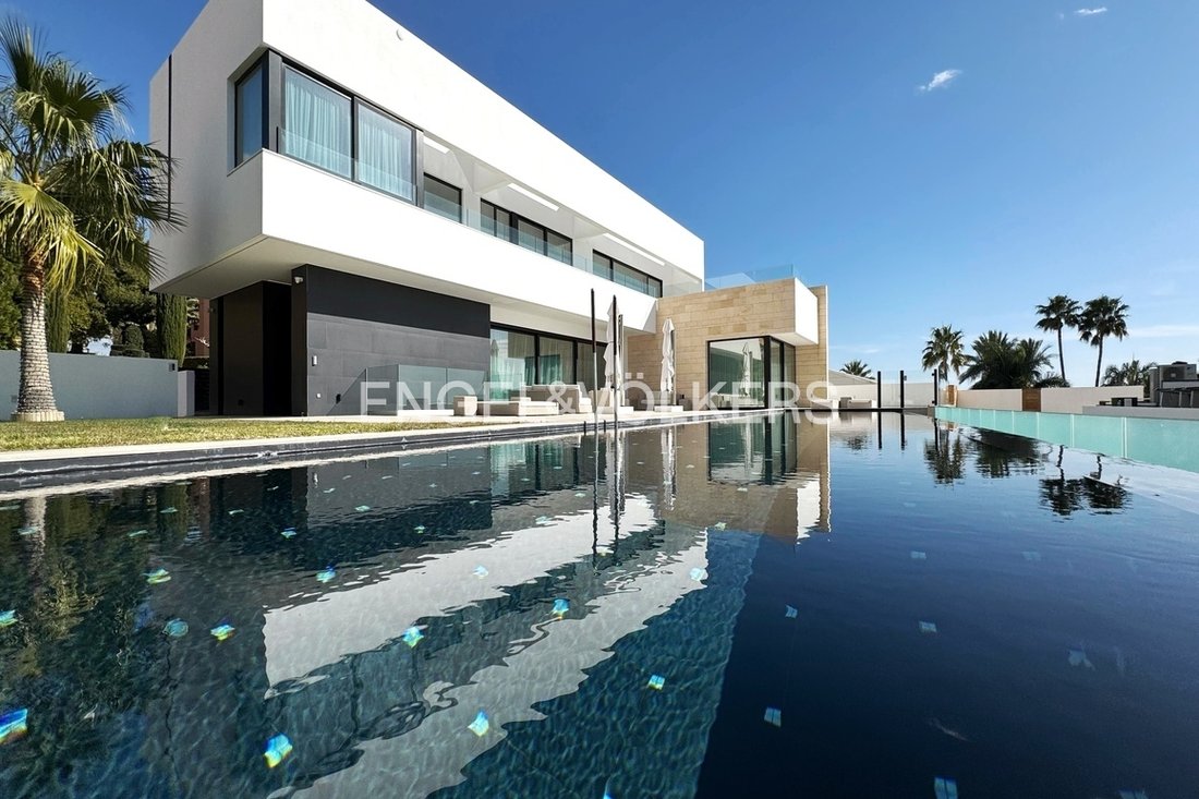 Villa in Finestrat, Valencian Community, Spain 1 - 16776029