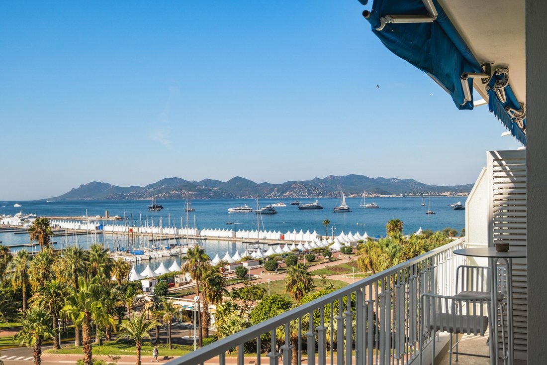 Apartment in Saint Nicolas, Cannes, France 1 - 16775957