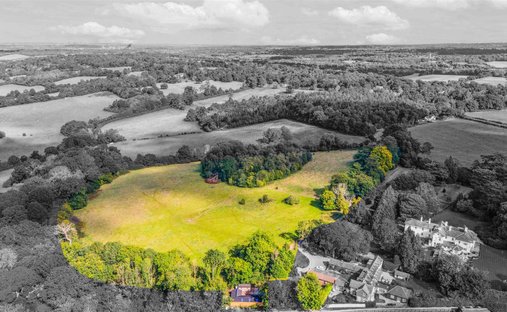 Bungalow in Reigate and Banstead, England 1