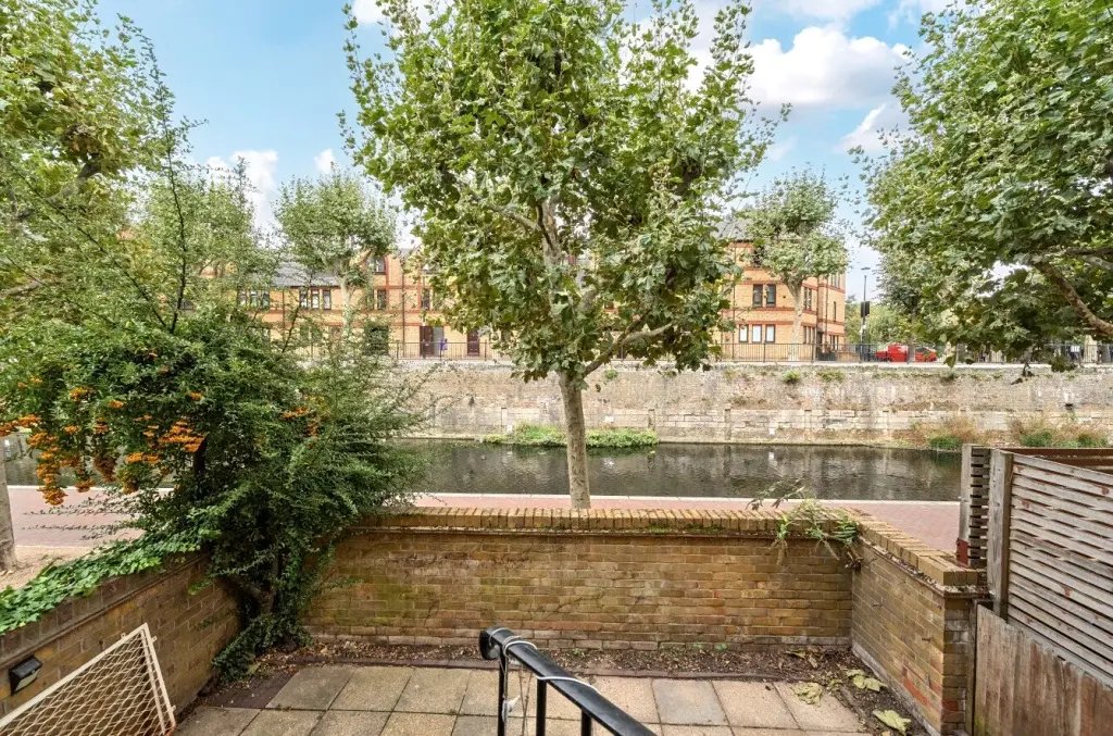 House in Tower Hamlets, England 2 - 16776872