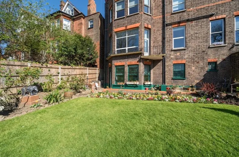 Apartment in Swiss Cottage, Camden, England 3 - 16777235