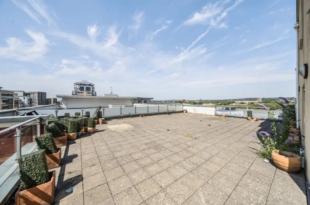 Apartment in Colindale, Barnet, England 1 - 16777247