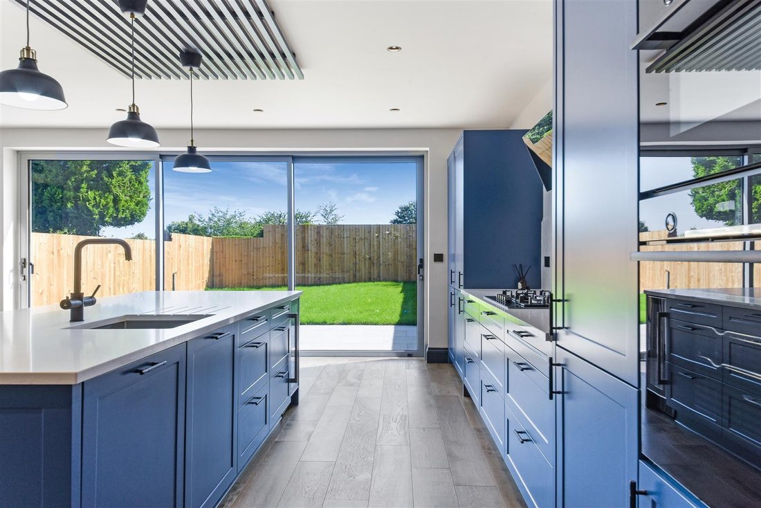 House in Banstead, Reigate and Banstead, England 3 - 16780245