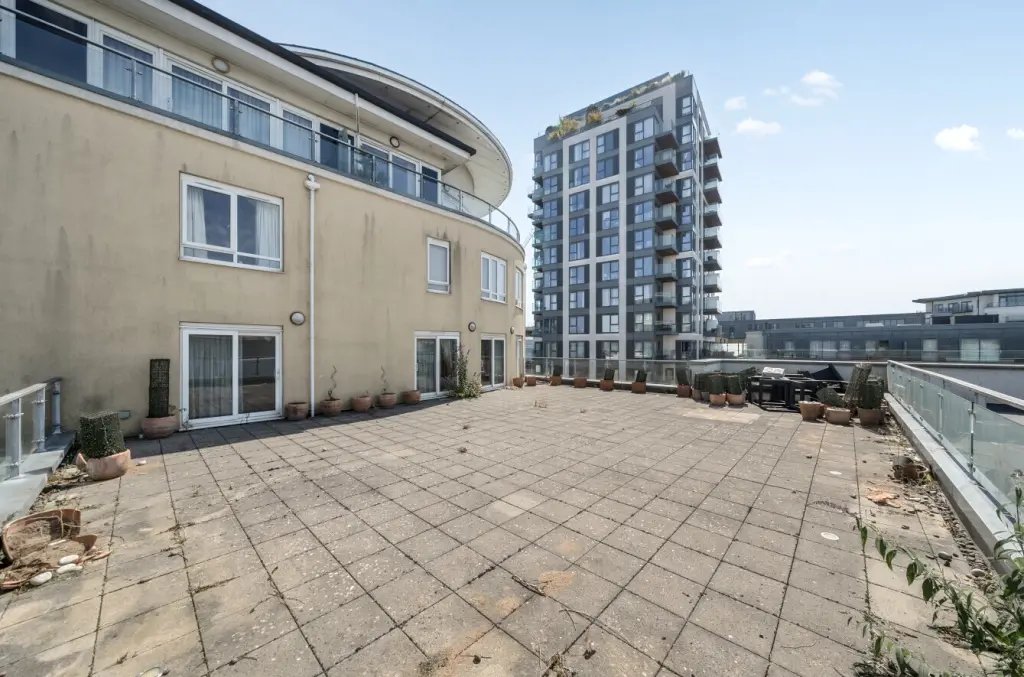 Apartment in Colindale, Barnet, England 3 - 16777247