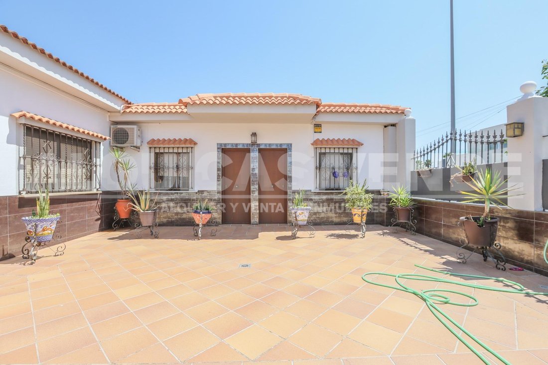 Villa in Montequinto, Dos Hermanas, Spain 4 - 16782596