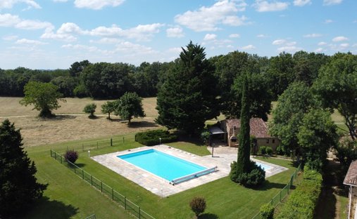 Castle for Sale in Sarlat-la-Canéda, Nouvelle-Aquitaine, France
