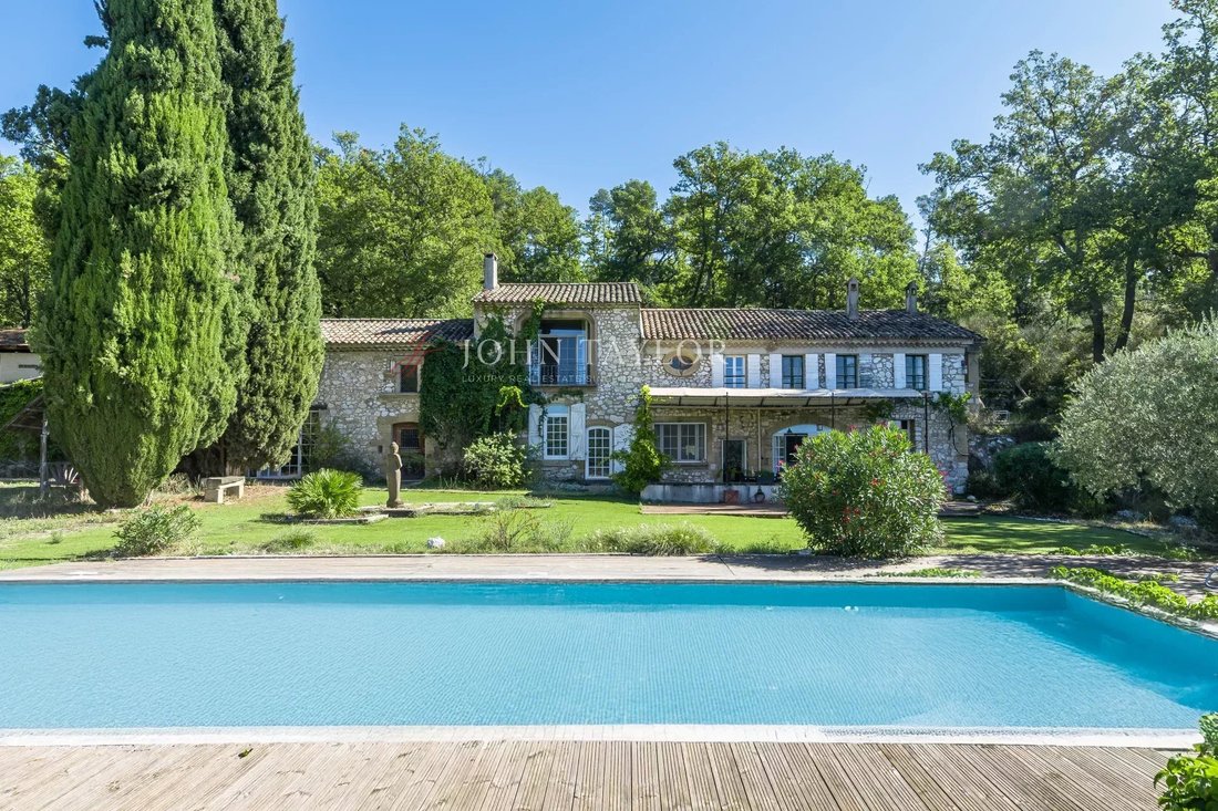Country House in Cadenet, Provence-Alpes-Côte d'Azur, France 4 - 16779121