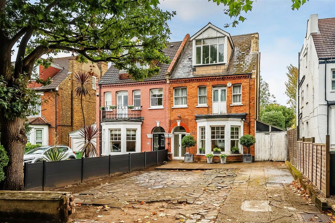House in London Borough of Sutton, England 2 - 16780219