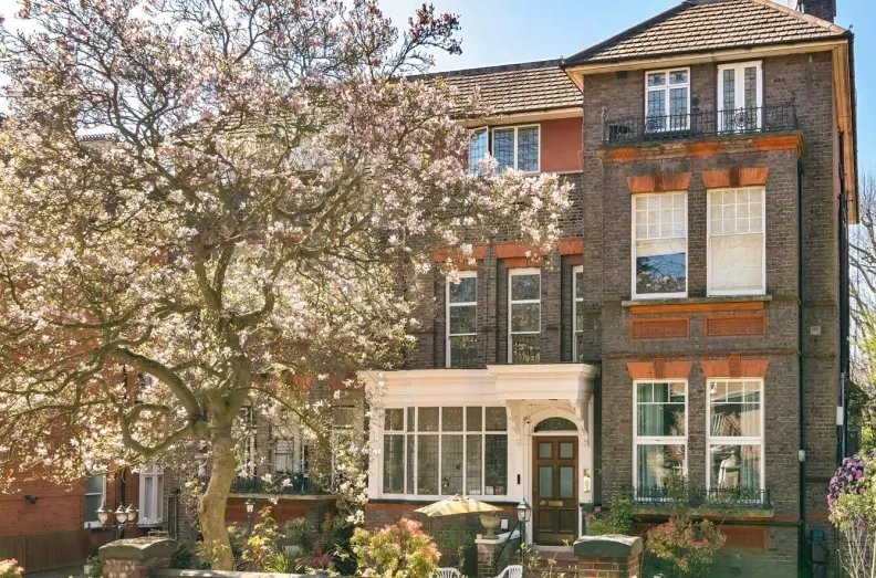 Apartment in Swiss Cottage, Camden, England 1 - 16777235