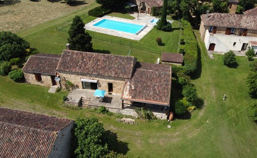 Castle for Sale in Sarlat-la-Canéda, Nouvelle-Aquitaine, France