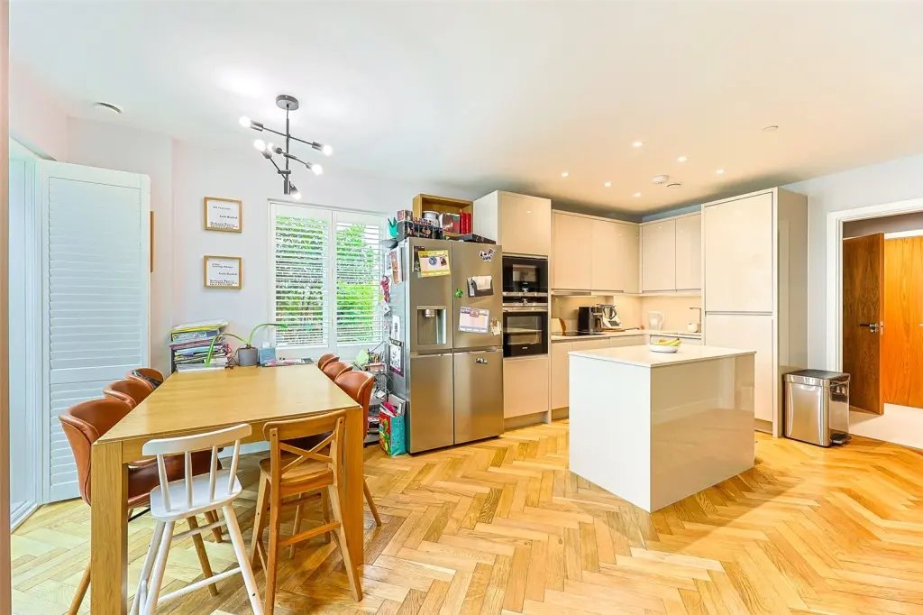 Townhouse in Colindale, Barnet, England 5 - 16777180