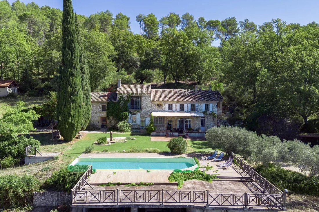 Country House in Cadenet, Provence-Alpes-Côte d'Azur, France 1 - 16779121