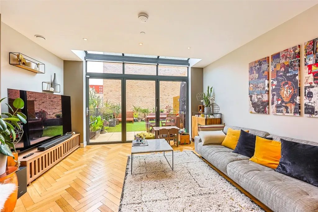 Townhouse in Colindale, Barnet, England 1 - 16777180