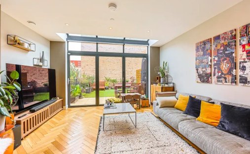 Townhouse in Colindale, Barnet, England 1