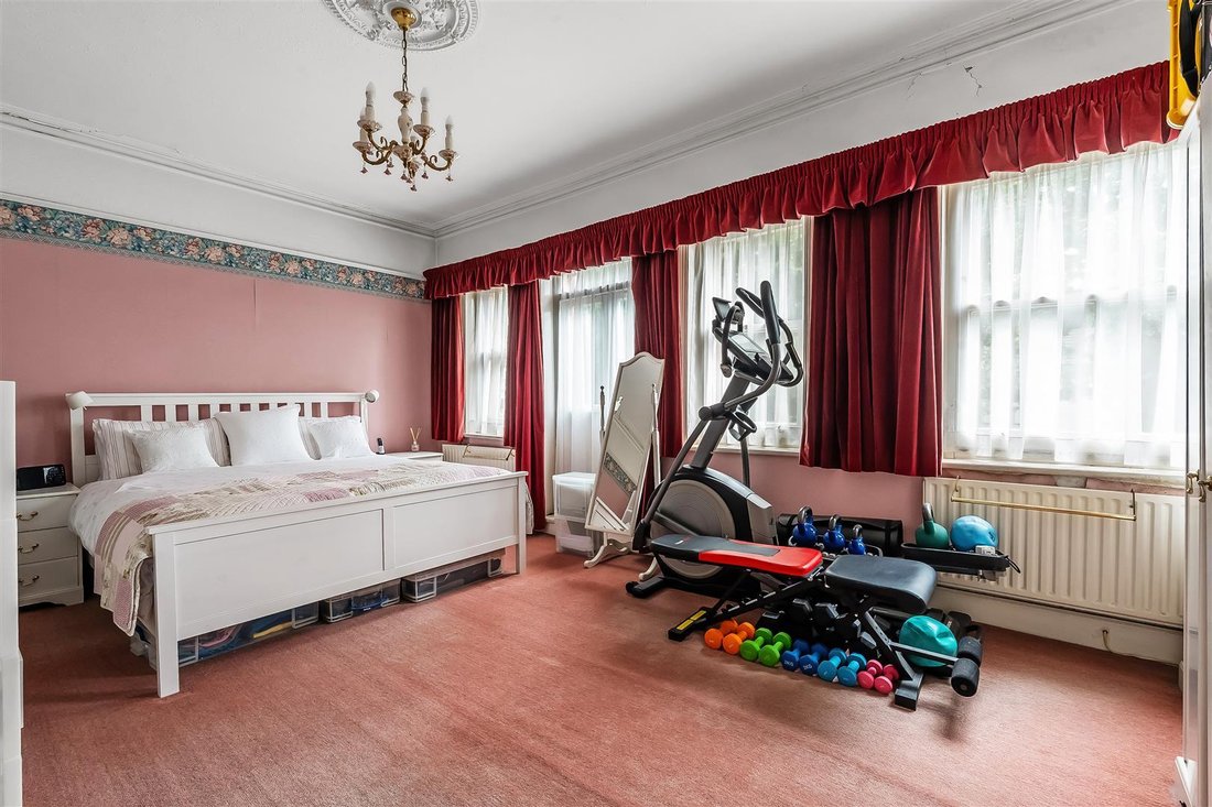 House in London Borough of Sutton, England 5 - 16780219