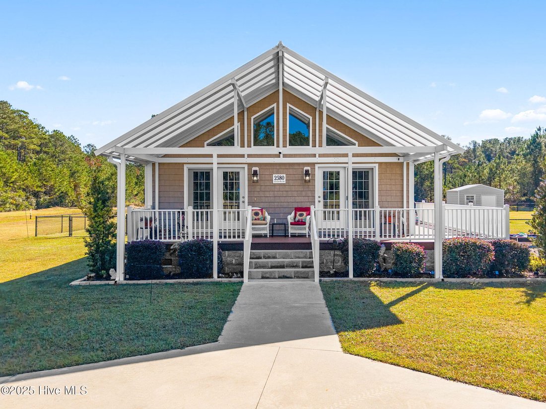 House in Ash, North Carolina, United States 1 - 16778253