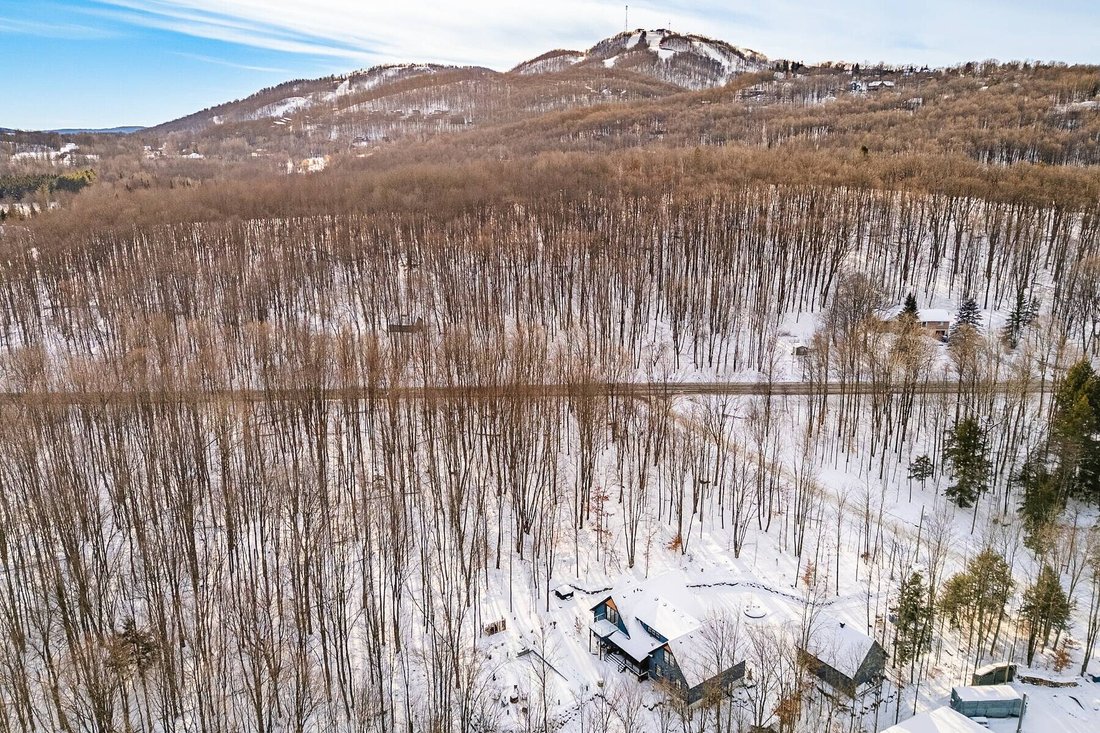 House in Bromont, Quebec, Canada 4 - 16540858
