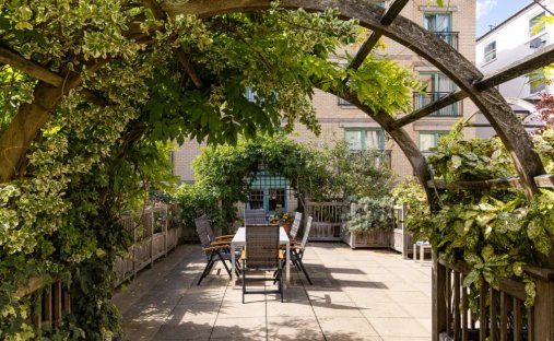 Apartment in Bayswater, Westminster, England 1