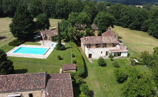 Castle for Sale in Sarlat-la-Canéda, Nouvelle-Aquitaine, France
