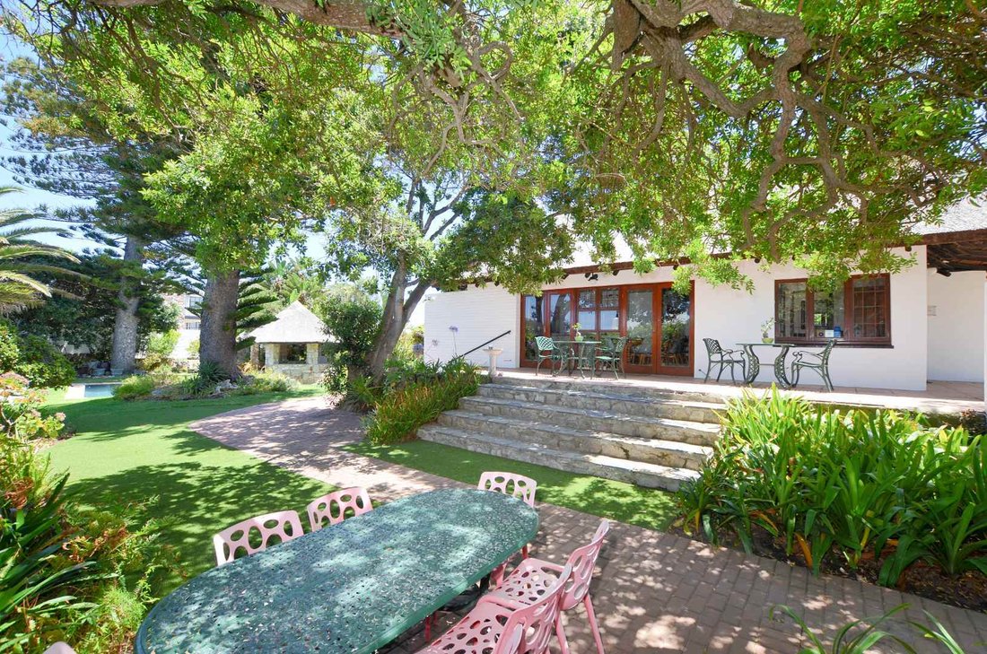 House in Fernkloof Estate, Western Cape, South Africa 1 - 16711442
