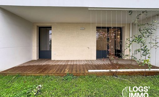 Splendid 19th Century Château, Renovated And Full Of Timeless Charm, Located Just Outside Bordeaux