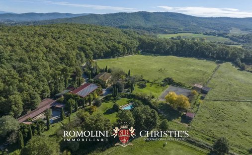 Castle for Sale in Casa Vannini, Tuscany, Italy