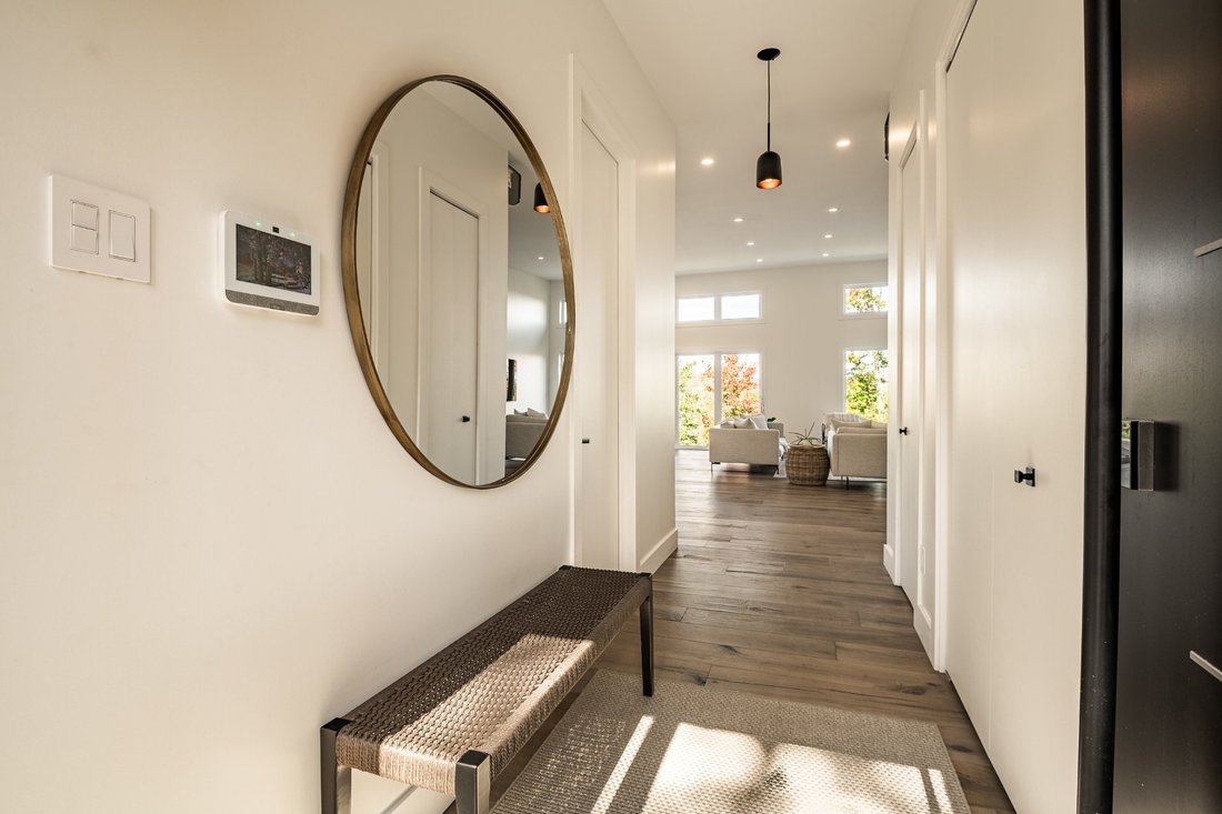 House in Sainte-Marguerite-du-Lac-Masson, Quebec, Canada 3 - 16780602