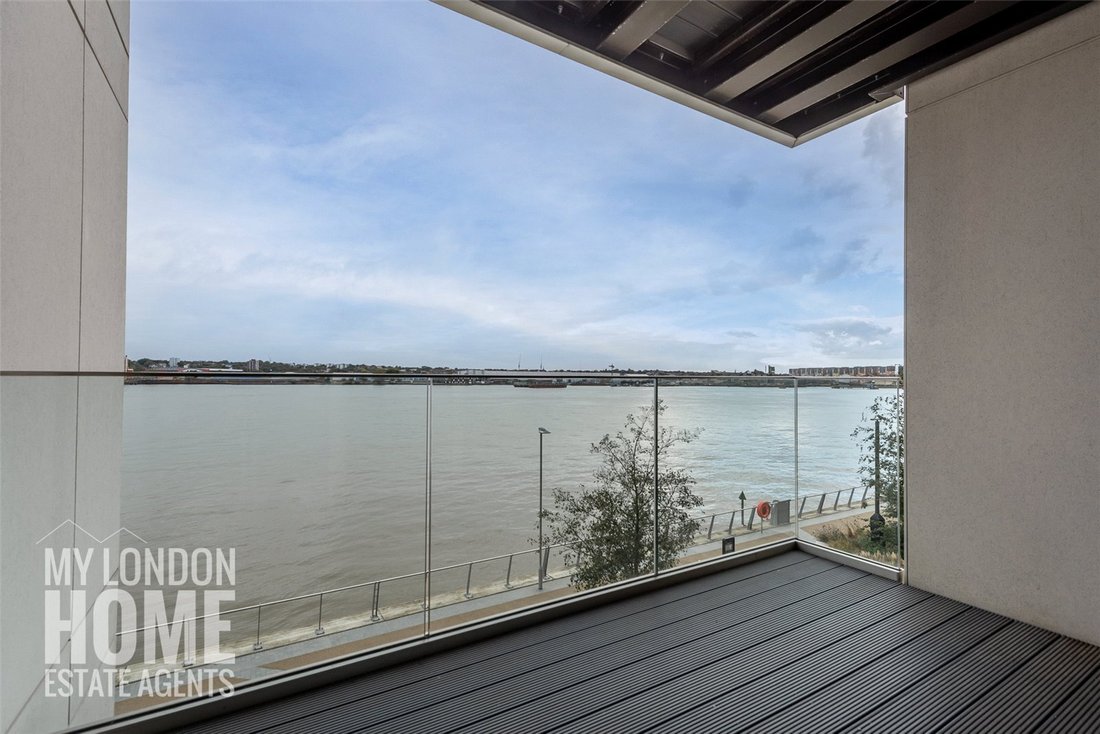 House in Victoria Docks, Newham, England 2 - 16780244