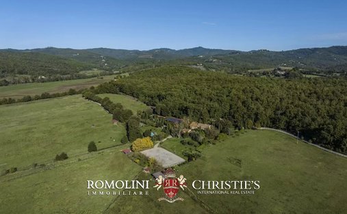 Castle for Sale in Casa Vannini, Tuscany, Italy