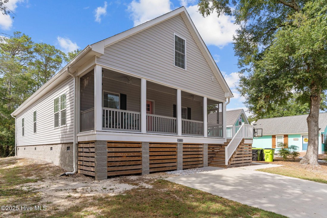 House in Oak Island, North Carolina, United States 4 - 16778477