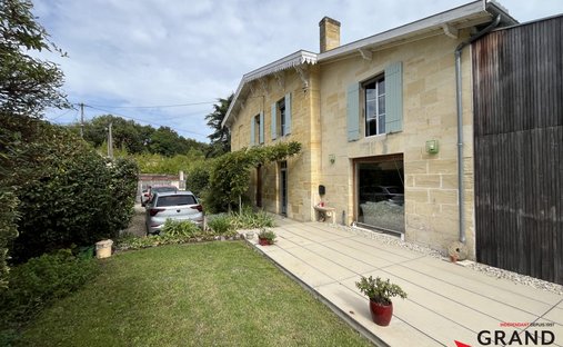 Castle for Sale in Langoiran, Nouvelle-Aquitaine, France - 3