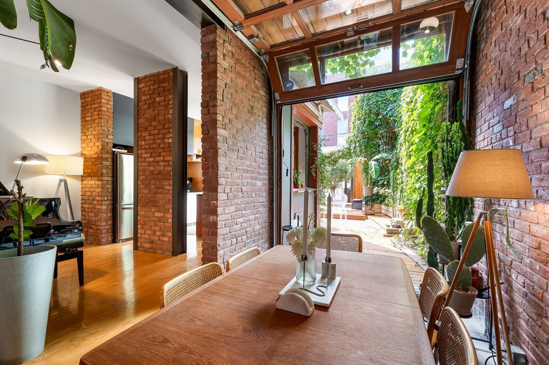 House in Montréal, Quebec, Canada 1 - 16780637