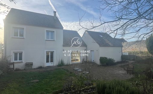 Castle for Sale in Houdan, Île-de-France, France