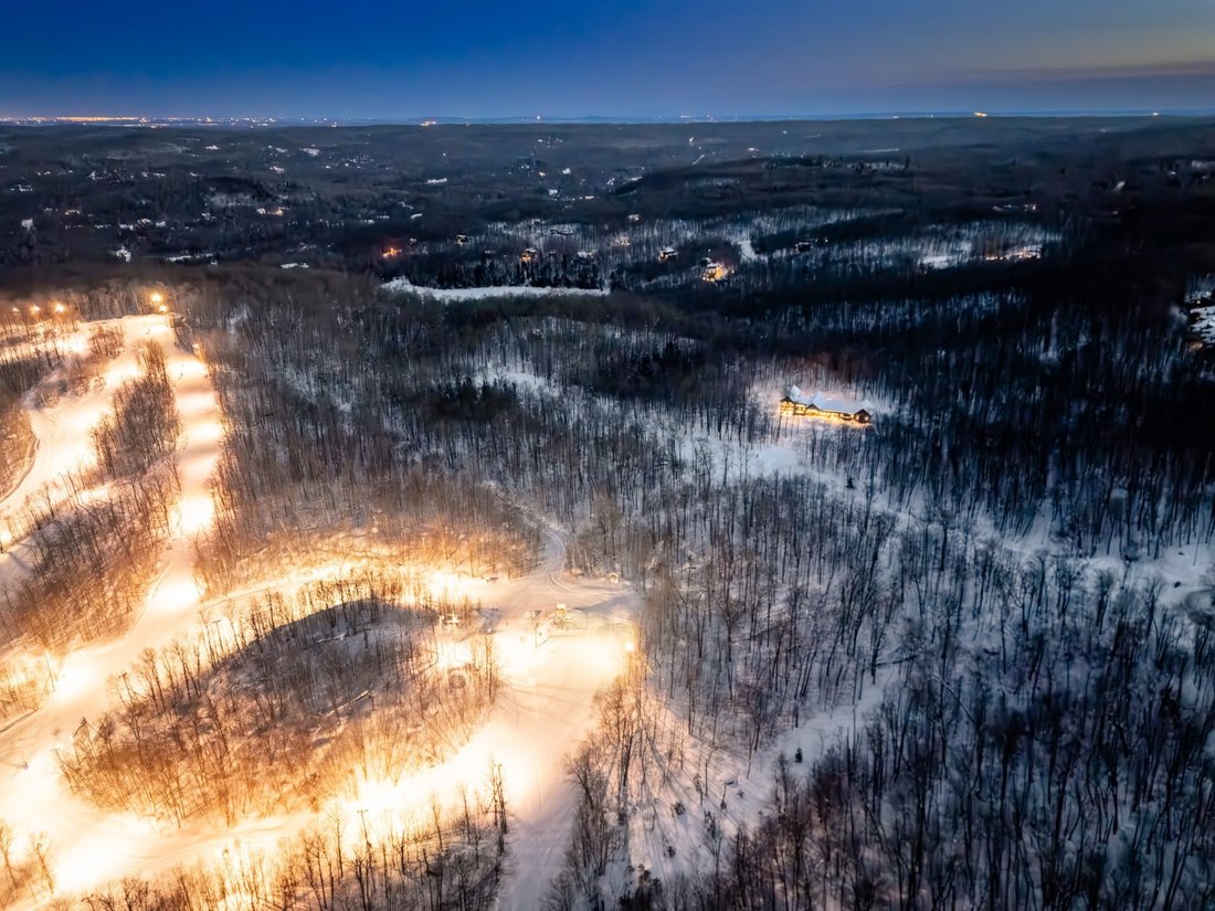 House in Morin-Heights, Quebec, Canada 2 - 16780423