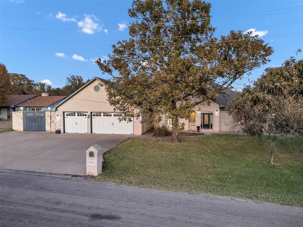 House in Granbury, Texas, United States 2 - 16781313
