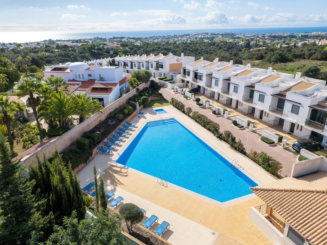 Townhouse in Olhos de Agua, Algarve, Portugal 1 - 16779765