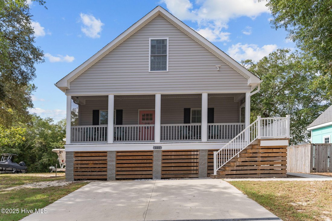 House in Oak Island, North Carolina, United States 1 - 16778477