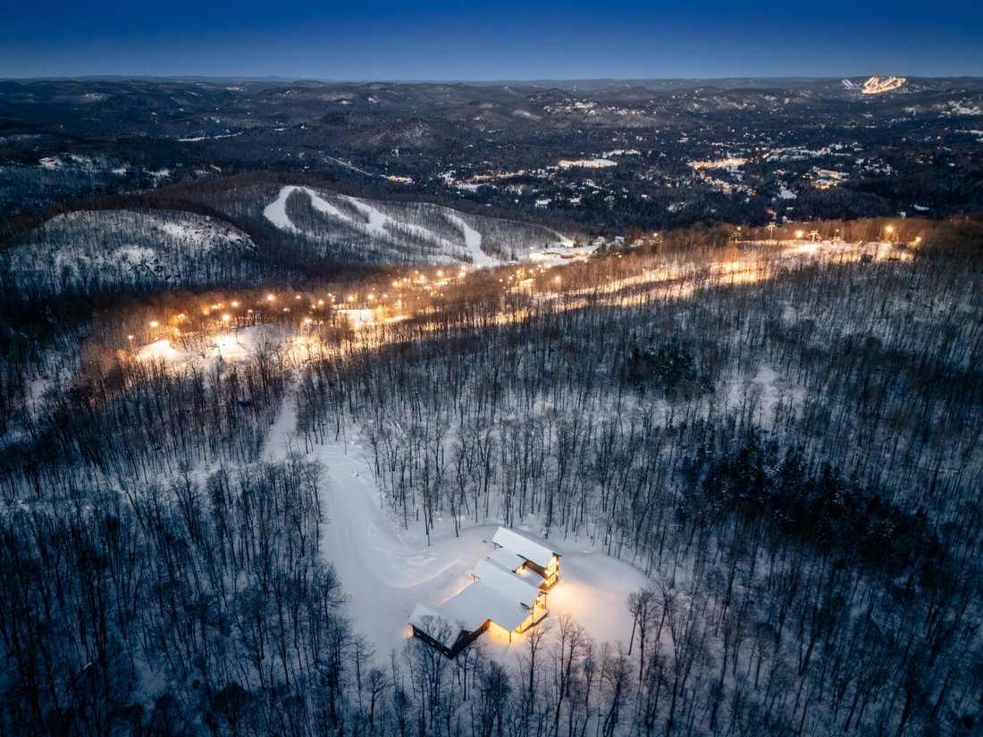 House in Morin-Heights, Quebec, Canada 1 - 16780423