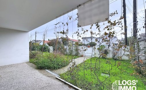 Splendid 19th Century Château, Renovated And Full Of Timeless Charm, Located Just Outside Bordeaux